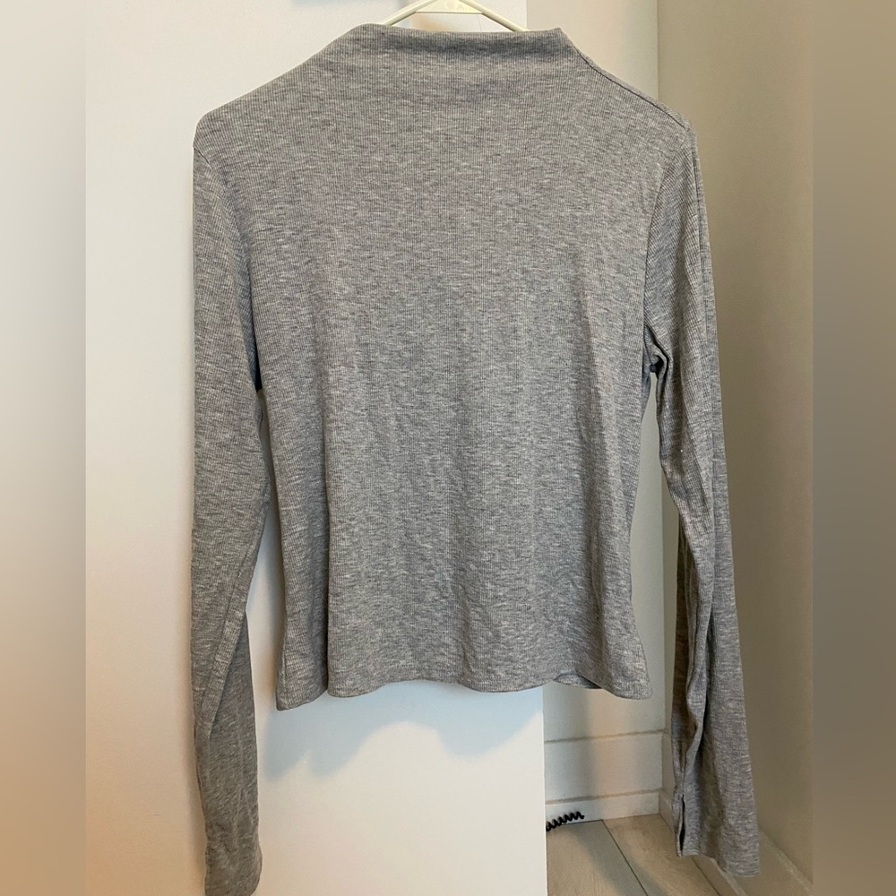 Old navy grey long sleeve with ruching on back